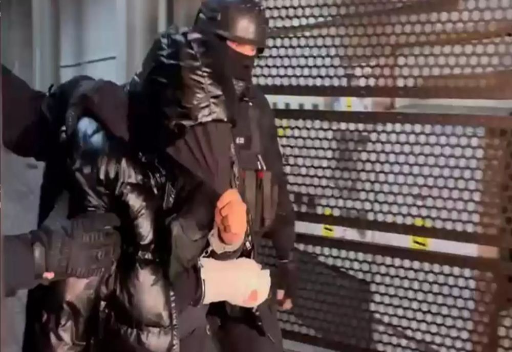 Cine este criminalul românului care a construit un sat românesc în SUA. Tânărul a fost arestat preventiv - VIDEO