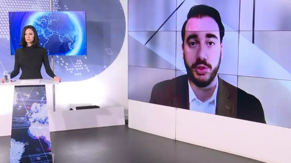 Anamaira Păcuraru și analistul William Branson Donahue. Foto / Realitatea