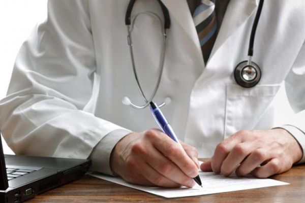 Medic din Dolj, cercetat pentru că nu ar fi trimis în izolare doi români veniți din străinătate