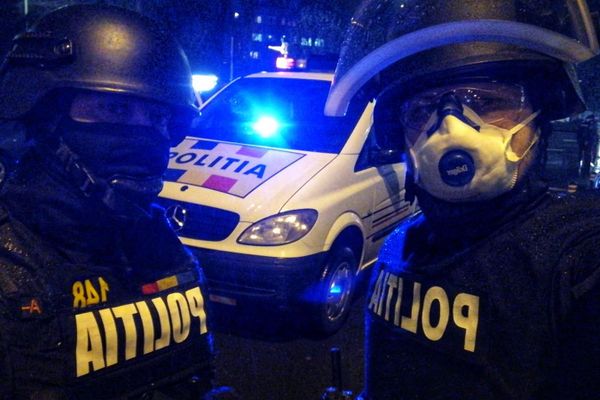 Peste 1.700 de sancțiuni pentru persoanele care se aflau nejustificat pe străzi. 22 încălcaseră izolarea