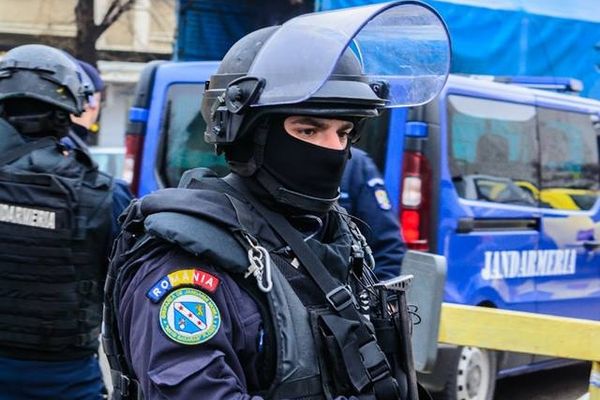 Pitești: Dosar după scandalul dintr-un centru de carantină. Jandarmii au intervenit să calmeze spiritele