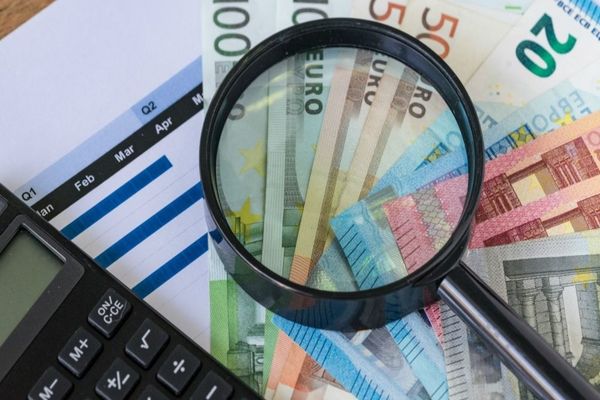 Acoperiții care s-au învelit cu banii statului. Cine conduce SRL-urile Serviciilor. Autoritățile au încept să verifice licitațiile la minut din Sănătate