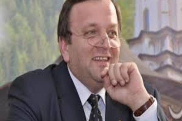 100% TU DECIZI! Gheorghe Flutur, "regele licitațiilor trucate": bugetarul cu vile și bolizi donați