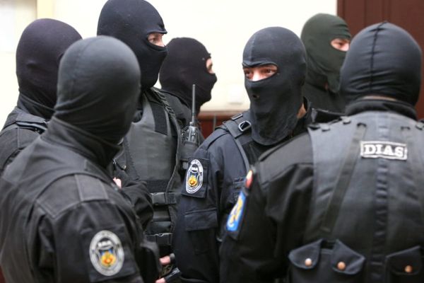 Percheziţii în Olt. Un bărbat de 64 de ani, acuzat de coruperea sexuală a unei copile de doar zece ani