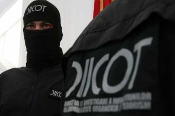 Caz halucinant, în jud. Bacău. Eleve drogate și abuzate sexual, polițiști implicați