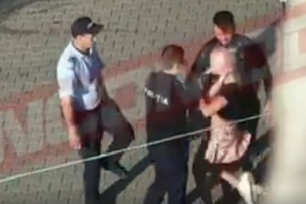 Prahova. Femeie reținută după ce a lovit și scuipat un jandarm
