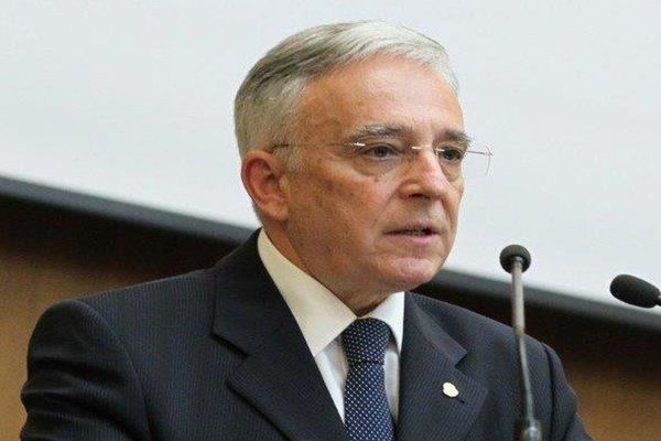 Procesul privind presupusa colaborare cu Securitatea a lui Mugur Isărescu începe pe 18 septembrie