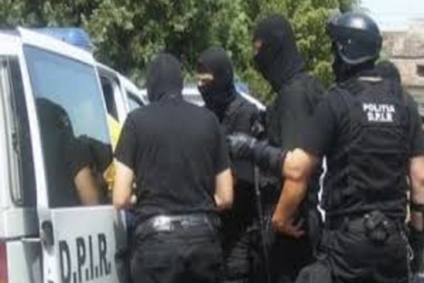 Percheziții în Călărași, Giurgiu și Ialomița la persoane bănuite de contrabandă cu țigări