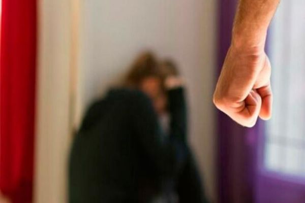 Bărbatul care și-a bătut cu bestialitate iubita a fost condamnat. Femeia a murit, dar el a scăpat cu o pedeapsă ușoară