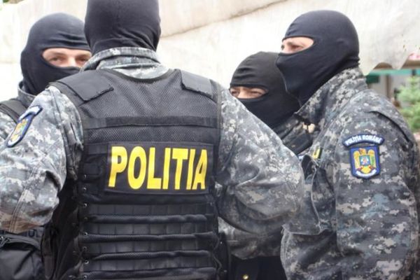  13 persoane au fost reţinute în urma celor 14 percheziţii efectuate în Bucureşti și Ilfov