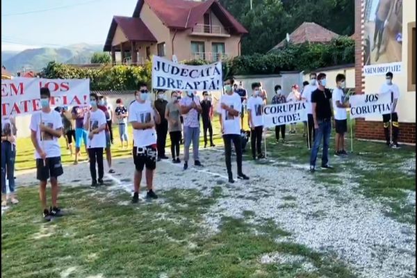 VIDEO. Cazul fiul judecătoarei Dafinescu care a spulberat cu maşina o femeie: Protest la Novaci