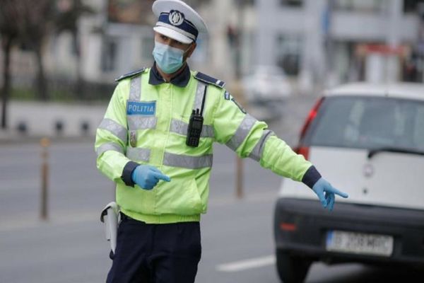 Zeci de amenzi aplicate de poliţiştii maramureşeni celor care nu respectă măsurile de protecţie împotriva COVID-19