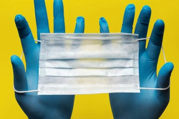 Achiziții suspecte la UNIFARM: 1 milion de măști medicale neconforme, distribuite în spitale - Administratorul firmei, urmărit PENAL