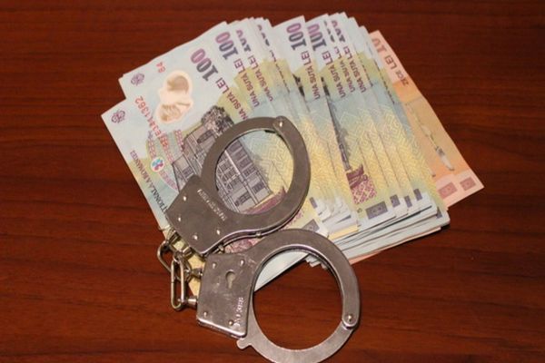 Fost șef din Poliție, trimis în judecată. Cum și-a acoperit un subordonat care a furat bani din instituție