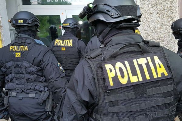 Percheziții la locotenenții clanului Cămătaru