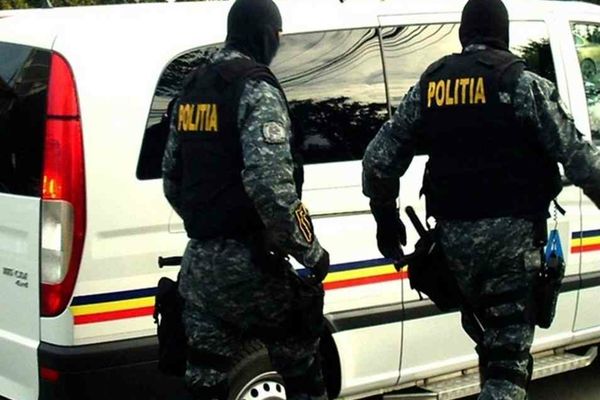 VIDEO. A adeverinţe false de vaccinare împotriva COVID-19. Percheziţii în Dolj, Mehedinţi şi Caraş-Severin