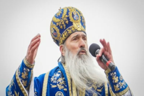 ÎPS Teodosie contestă în instanţă decizia de carantinare şi amenzile primite pentru că nu a respectat carantina