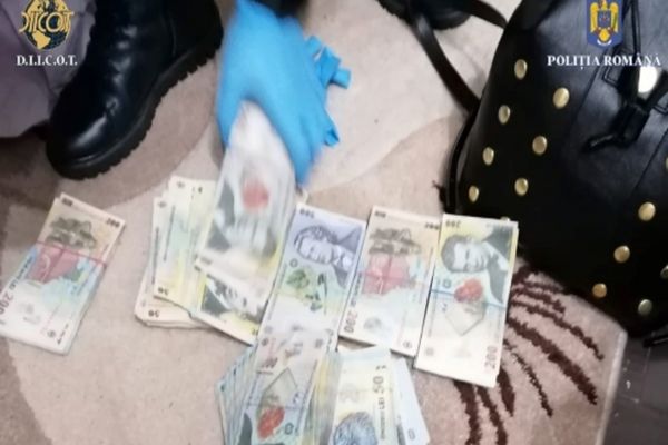 Peste 200.000 de lei şi 3 kg de droguri de mare risc, descoperite la membrii unor grupări infracţionale din Bucureşti şi Ilfov