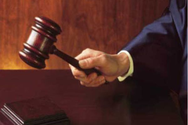 Procurorii, puşi de instanţă să refacă dosarul poliţiştilor din Olt prinşi când iau mită