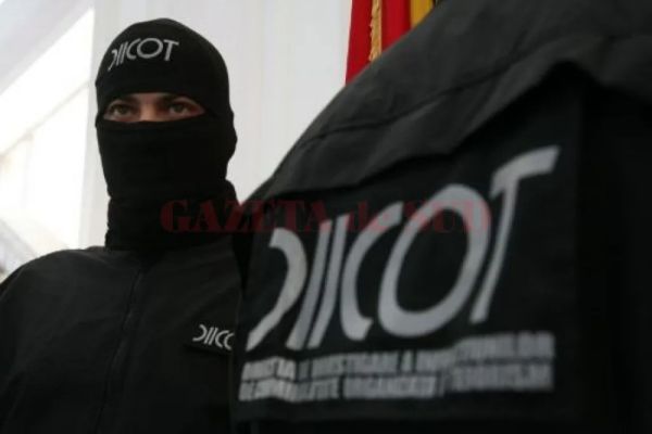 Laborator de extragere a cocainei amenajat într-o cabană din Bihor, descoperit de procurorii DIICOT! Cinci traficanți, dintre care doi columbieni, arestați preventiv