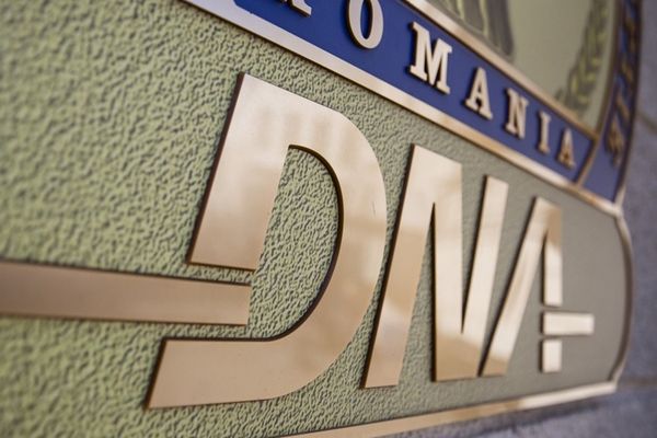 CARACATIȚA din ROMPREST - Grup infracțional organizat. Directorii, cercetați de DNA - Principalele acuzații