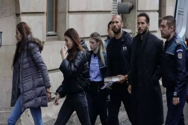 Două fete, lăsate "AMANET" în Mykonos pentru că au refuzat propunerile fraților Tate! Noi acuzații grave ies la iveală: detalii HALUCINANTE