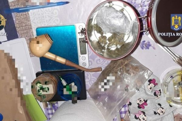 Șapte persoane reținute în dosarul privind traficul de droguri în liceele din București 