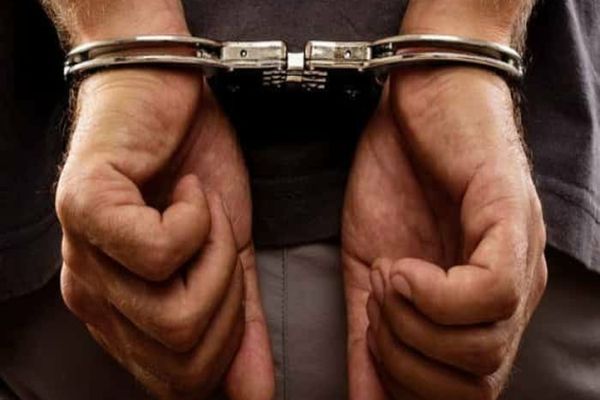 TÂNĂRUL DE 18 ANI CARE A ÎNJUNGHIAT MORTAL UN ELEV ÎNTR-O PENSIUNE DIN SUCEAVA, ARESTAT SUB ACUZAȚIA DE OMOR