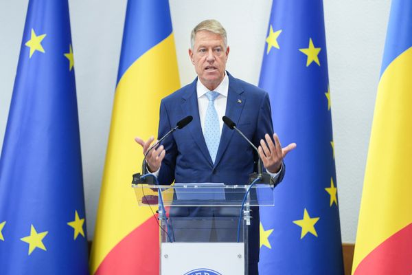 Klaus Iohannis: „Dosarul Revoluției nu are un deznodământ! Asta pătează memoria celor care au luptat și și-au dat viața pentru libertatea noastră”