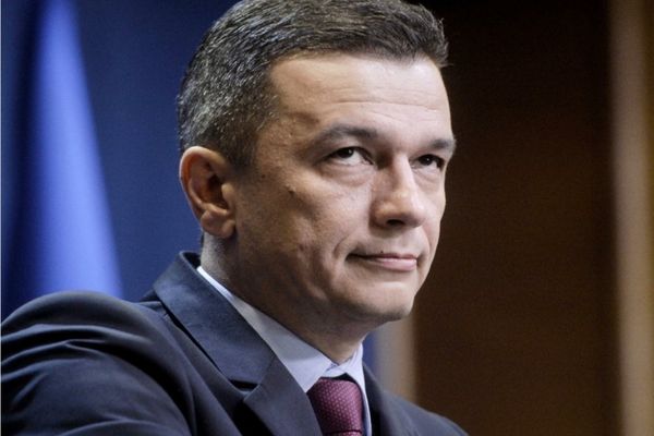 Toate femeile sus! Sorin Grindeanu, linșat în spațiul public: și-a abandonat soția la Timișoara și s-a înconjurat de tinere focoase la București