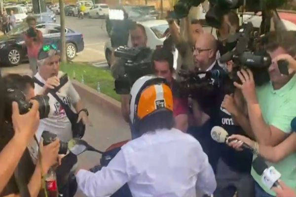 Tatăl lui Vlad Pascu, cercetat pentru vătămare corporală după ce a lovit cu scuterul 2 jurnaliști