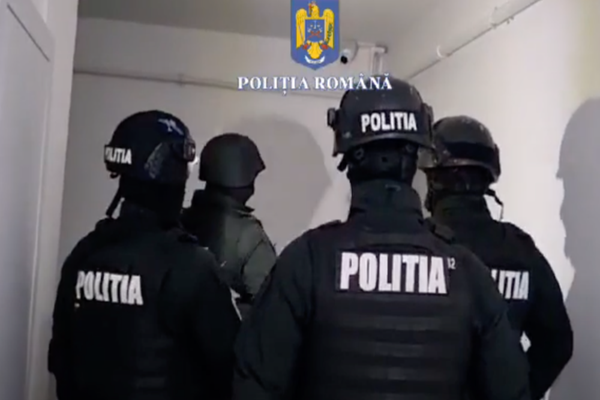 VIDEO Timiş: Percheziţii într-un dosar de trafic de droguri şi operaţiuni cu psihoactive