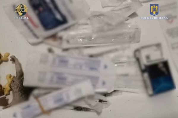 Percheziţii în Timiș și București, la persoane cercetate pentru trafic de droguri