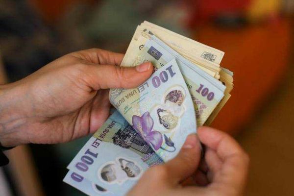 CÂȚI BANI IA UN MUNCITOR STRĂIN ÎN ROMÂNIA. CIFRE OFICIALE ȘI DOMENIILE UNDE SE CÂȘTIGĂ CEL MAI BINE