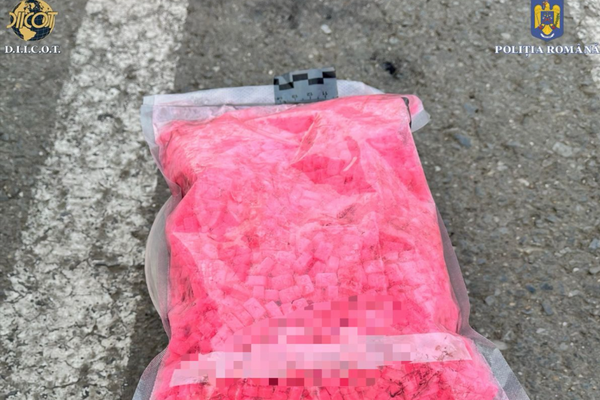 BĂRBAȚI ARESTAȚI LA ARAD PENTRU TRAFIC DE DROGURI DE MARE RISC 