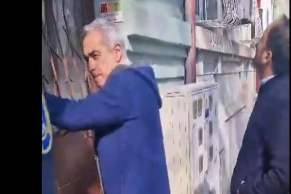 MOMENTUL ÎN CARE CĂLIN GEORGESCU A FOST SĂLTAT DIN TRAFIC: CUM S-A ACȚIONAT. PREȘEDINTELE ALES, PUS CU MÂINILE LA ZID ȘI PERCHEZIȚIONAT 