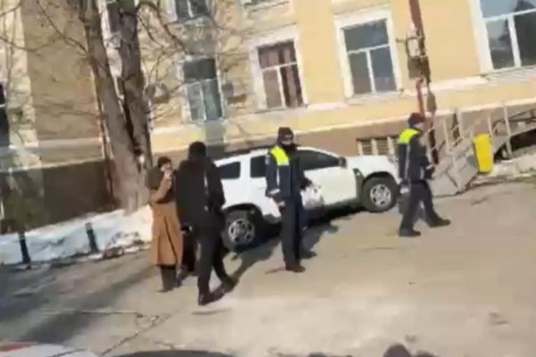 ANDREI CARAMITRU, DUS LA POLIȚIE SUB ESCORTĂ DUPĂ VALUL DE INSTIGĂRI! AUDIERE EXPLOZIVĂ DUPĂ PLÂNGEREA LUI CĂLIN GEORGESCU