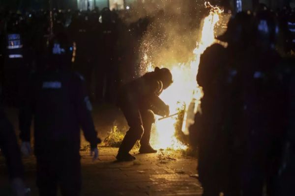 PROCURORII AU REȚINUT ALȚI DOI PROTESTATARI IMPLICAȚI ÎN VIOLENȚELE DE LA BEC