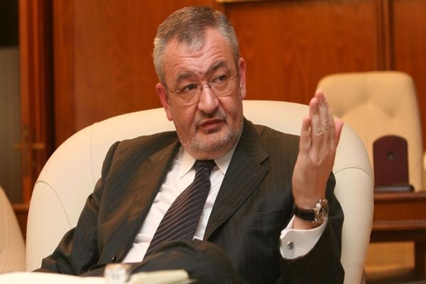 ÎNALTA CURTE A DECIS: SEBASTIAN VLĂDESCU ȘI IONUȚ COSTEA, ÎN LIBERTATE. CONDAMNĂRILE PENTRU MITĂ, ANULATE PRIN PRESCRIPȚIE