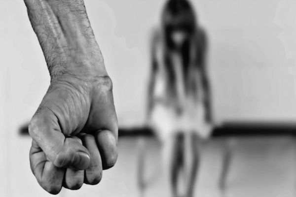 Adolescentă de 14 ani, agresată sexual în fața unei biserici din Sectorul 3. Agresorul, violent în momentul reținerii: a mușcat de mână un polițist