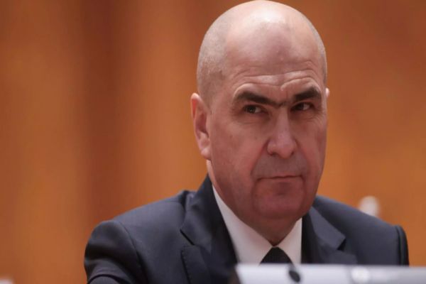 Opoziția depune o nouă moțiune simplă împotriva lui Ilie Bolojan. Ministrului interimar al Educației, pus la zid: „Cureaua este strânsă pe stomacul studenților”