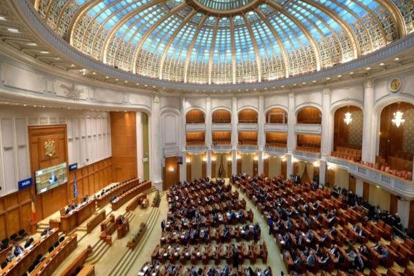 „România Nu Este de Vânzare”: Opoziția depune astăzi, în Parlament, moțiune împotriva Guvernului Bolojan