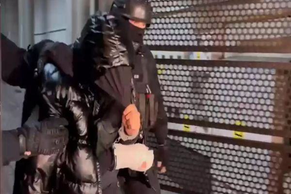 Cine este criminalul românului care a construit un sat românesc în SUA. Tânărul a fost arestat preventiv - VIDEO