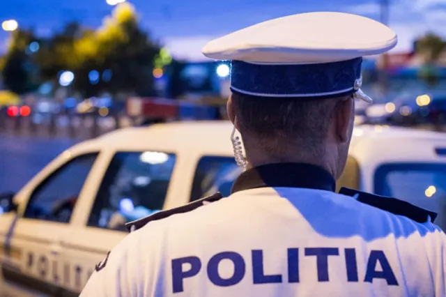 Polițist din Caransebeș obligat să poarte brățară electronică după ordin de protecție