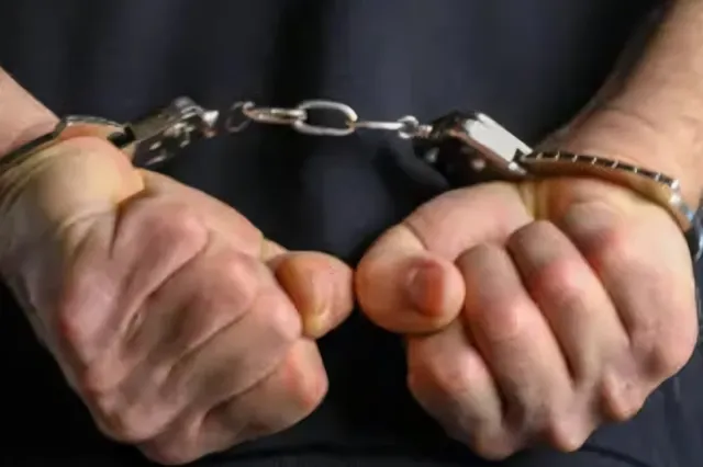Un bărbat a fost încătușat în timpul unui flagrant, dar era nevinovat. Ce s-a întâmplat cu adevăratul suspect