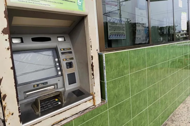 Bancă obligată să plătească peste 4 milioane de lei unei familii după retrageri neautorizate