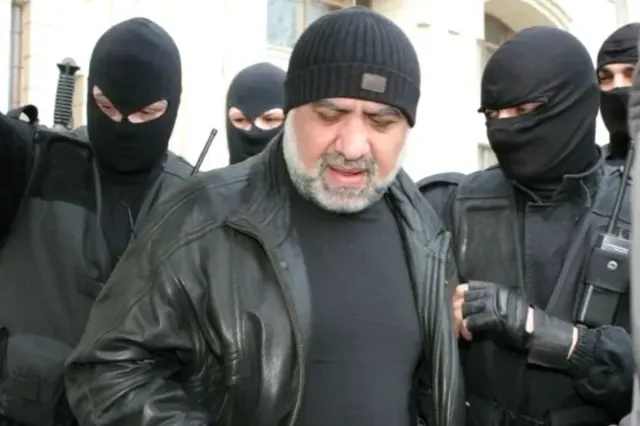 Cine este Omar Hayssam, eliberat condiționat. Povestea omului condamnat pentru răpirea jurnaliștilor români în Irak