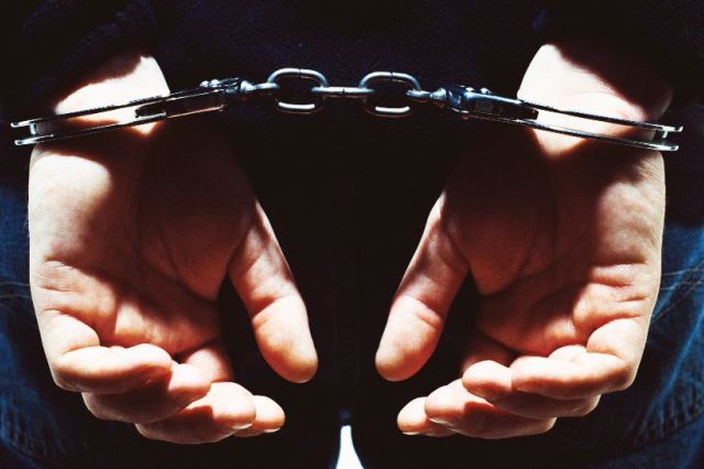 Un doljean condamnat pentru trafic de droguri, prins în Italia după ce a fugit distrugând brățara de monitorizare