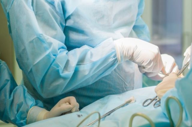 Tânără cercetată la Sibiu pentru proceduri de estetică medicală făcute fără drept