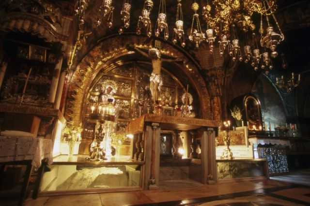 Un bărbat a dat spargere într-o biserică și a plecat cu mii de lei din cutia de donații. Ce au descoperit polițiștii